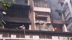Navi Mumbai Fire Cylinder blast: नवी मुंबईतील इमारतीमध्ये सिलेंडरचा स्फोट, आगीचा भडका, दोन जण अडकले