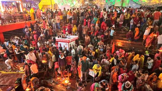 दिवाली पर पावन धाम चित्रकूट में 12 लाख श्रद्धालुओं ने किया दीपदान, यहां श्रीराम ने बिताए थे वनवास के 11 वर्ष दिवाली पर पावन धाम चित्रकूट में 12 लाख श्रद्धालुओं ने किया दीपदान, यहां श्रीराम ने बिताए थे वनवास के 11 वर्ष