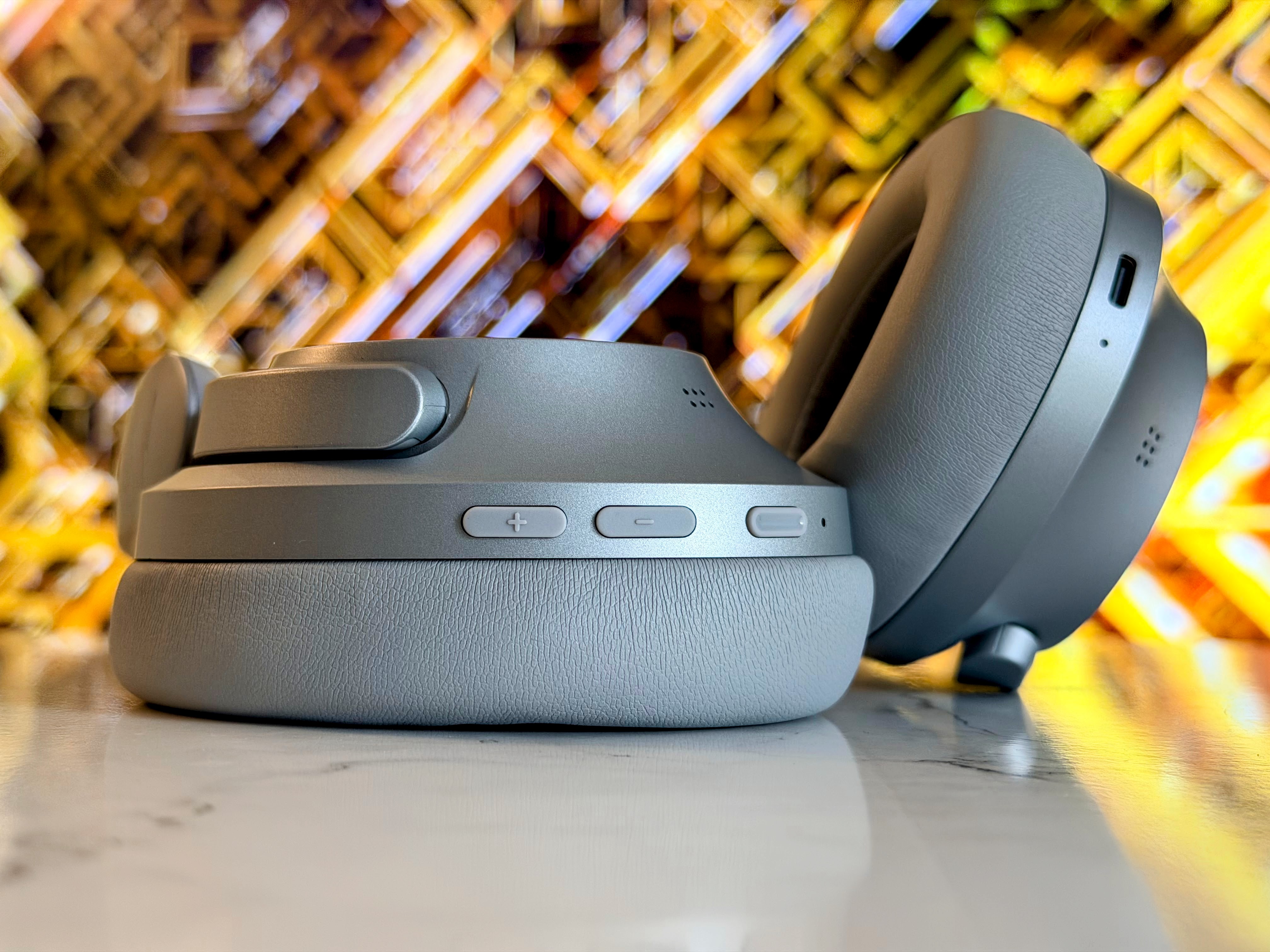 Gadgets Review | Noise Master Buds Max: When Budget Meets Bose (& They Kinda Get Along)