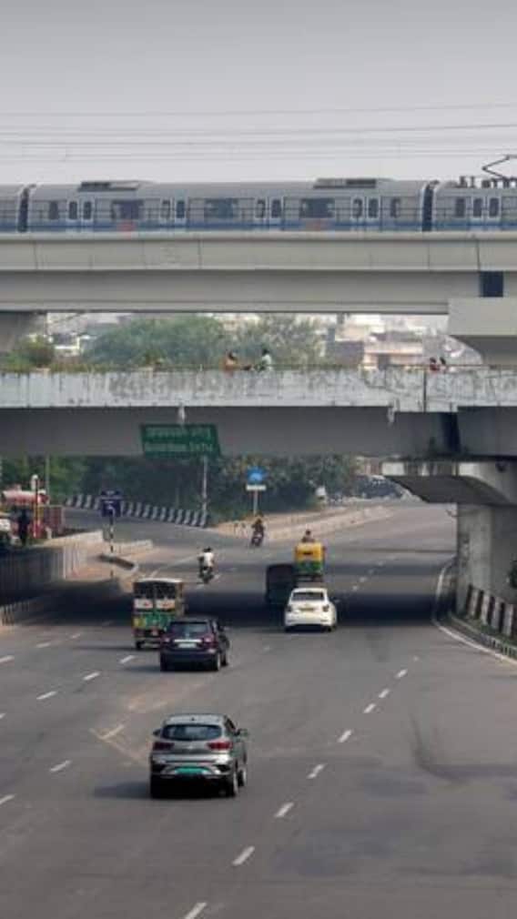 पटाखों के धुएं से घिरी दिल्ली, दीवाली के अगले दिन हवा की गुणवत्ता गंभीर स्तर पर