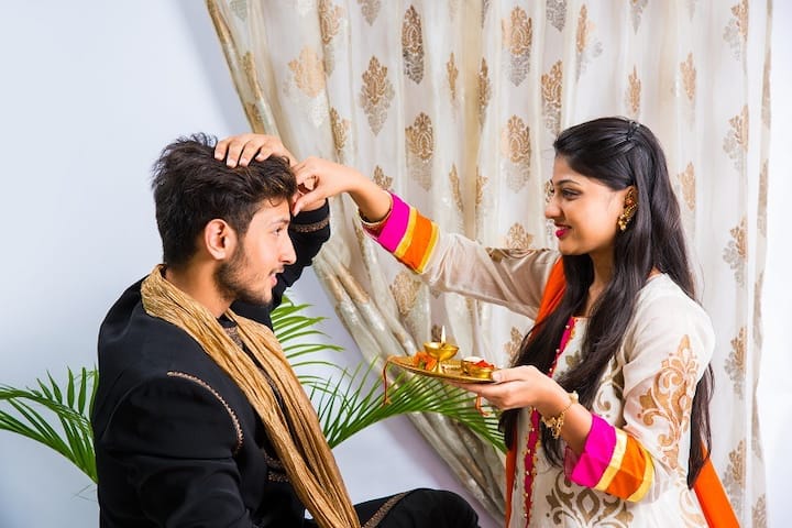 भाऊबीजेच्या दिवशी अन्नदान केल्याने तुमच्या घरात सुख-समृद्धी नांदेल.