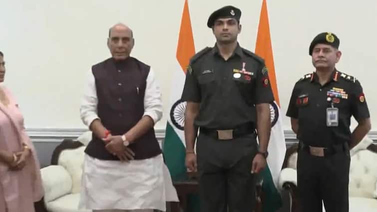 Neeraj Chopra Army: सिर्फ नीरज नहीं, ‘लेफ्टिनेंट कर्नल’ नीरज चोपड़ा कहिए जनाब, रक्षा मंत्री राजनाथ सिंह ने दिया सम्मान