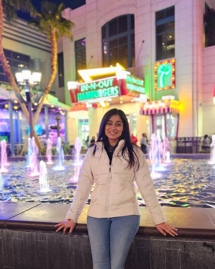 सौम्या रागिनी खन्ना की चचेरी बहन हैं. दोनों की मां रिश्ते में देवरानी जेठानी लगती हैं. इसी लिए सौम्या गोविंदा की भांजी हुईं.