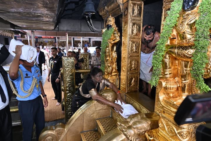 పతనంతిట్టలోని ప్రమద స్టేడియంలో ఉదయం ల్యాండింగ్ సమయంలో హెలిప్యాడ్ కుంగిపోయింది. అదృష్టవశాత్తూ రాష్ట్రపతి ముర్ముకు ఏం కాలేదని అధికారులు తెలిపారు.
