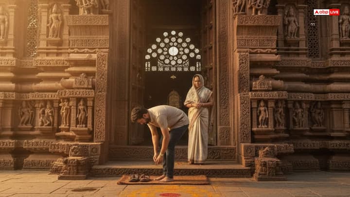 पौराणिक कथाओं के अनुसार चमड़े के जूते पहनकर मंदिर में प्रवेश करना देवताओं का अनादर करने के समान है. इसलिए ऐसा नहीं करना चाहिए. इसी कारण से लोगों को मंदिर में प्रवेश करते समय चमड़े की बेल्ट और पर्स उतार देने पड़ते हैं.