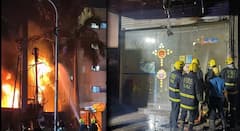 नागपुरात अग्नीतांडव! रात्रभरात फटाक्यांनी सहा ठिकाणी आग लागल्याच्या घटना, स्मार्ट स्टोर आगीत भस्मसात