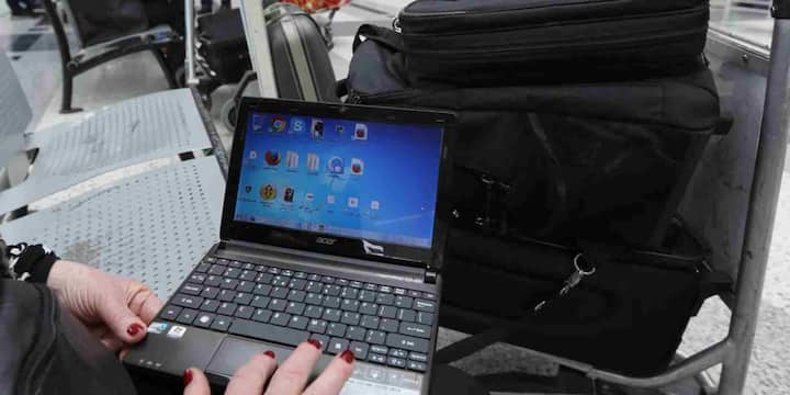 The process of removing the laptop from the bag at the airport may seem like a hassle, but it is a very important step for your safety and that of other passengers. This ensures that no dangerous object or explosive device can escape security checks.