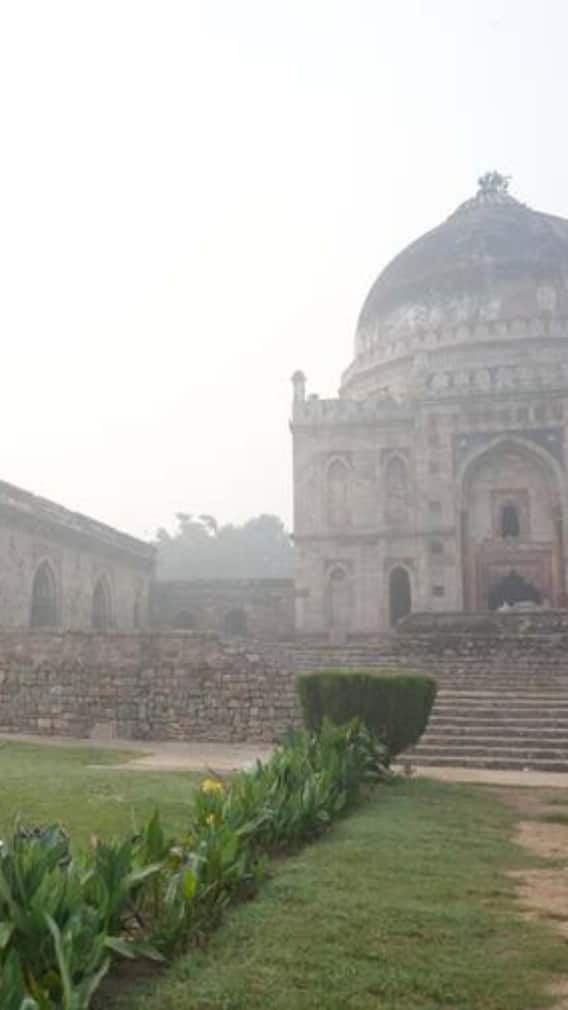 दिवाली के बाद से दिल्ली की हवा जहरीली, प्रदूषण से हो रहीं दिक्कतें