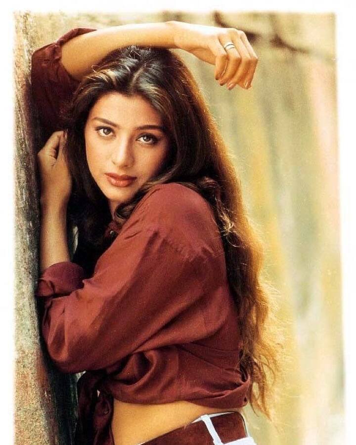 साल 1994 में तब्बू ने तेलुगू फिल्म 'कुली नंबर 1' में बतौर लीड एक्ट्रेस काम किया था. उसी साल उन्होंने बॉलीवुड में 'पहला-पहला प्यार' फिल्म से डेब्यू किया, जिसमें उनके हीरो ऋषि कपूर थे.