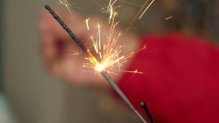 पटाखों की यह बिक्री न केवल लोगों के उत्साह का सबूत है, बल्कि यह भारतीय त्योहारों की आर्थिक ताकत भी दिखाती है.