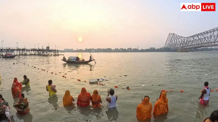 प्रेगनेंट महिलाएं छठ का निर्जला व्रत नहीं रख सकती हैं लेकिन वह नहाय-खाय और खरना के दिन वाला सात्विक भोजन खा सकती हैं और हल्का व्रत रख सकती हैं.