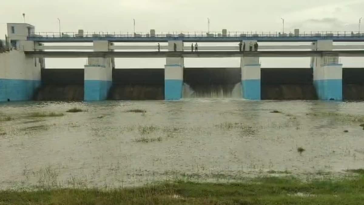 செம்பரம்பாக்கம் ஏரி: புயல் எச்சரிக்கை எதிரொலி! நீர் திறப்பு அதிகரிப்பு, கரையோர மக்களுக்கு வெள்ள அபாய எச்சரிக்கை!