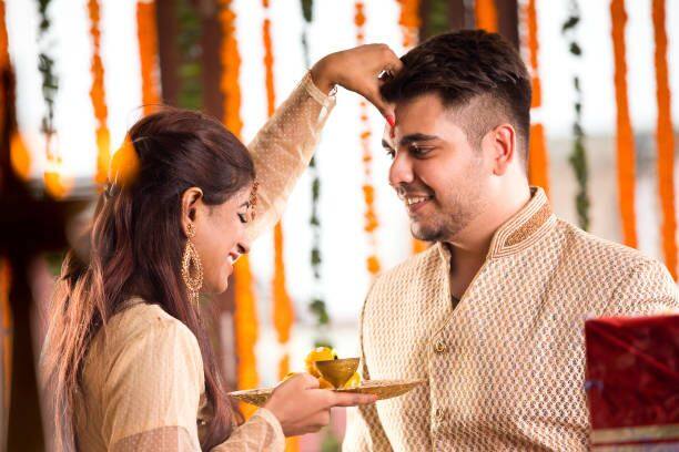 ज्योतिश शास्त्रानुसार, कार्तिक महिन्याच्या शुक्ल पक्षातील द्वितीय तिथी 23 ऑक्टोबर रोजी रात्री 8:16 वाजता सुरू होईल. 23 ऑक्टोबर रोजी रात्री 10:46 वाजता ती संपेल.