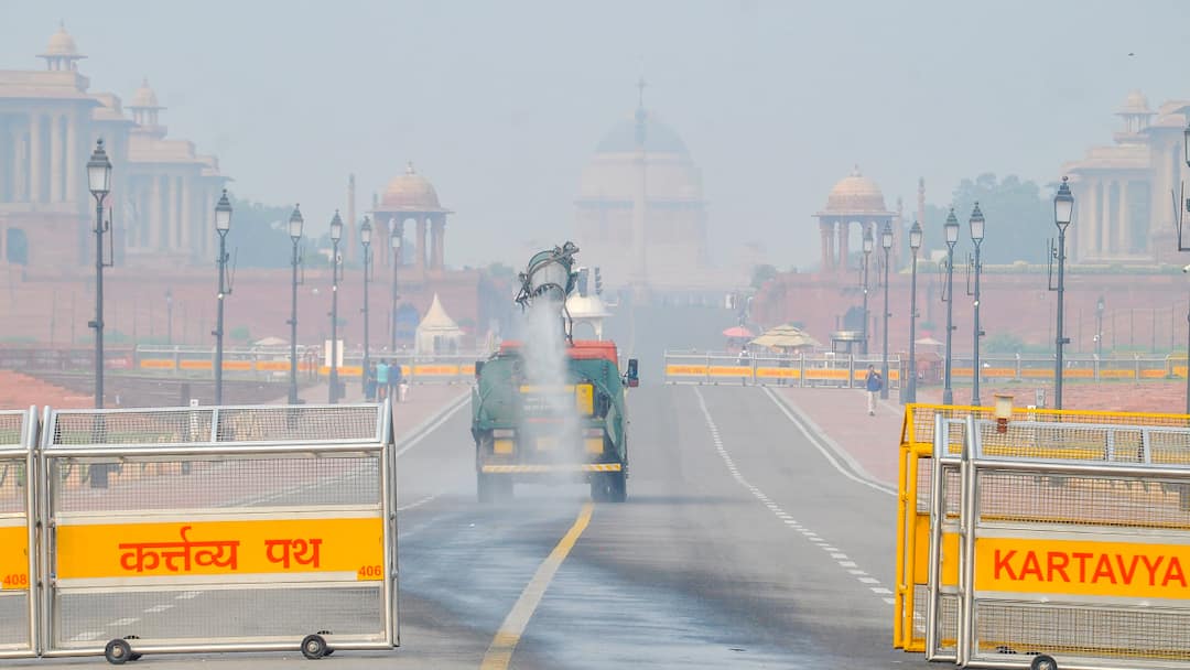 China Offers To Help As ‘Very Poor’ Air Chokes Delhi: What India Can Learn from Beijing’s Smog Battle