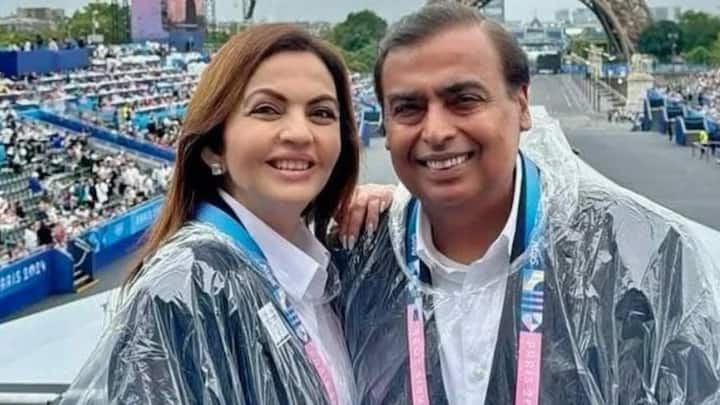 मुकेश अंबानी ने कोरोना महामारी के समय 2020-21 में यह फैसला किया कि जब तक कंपनी और उसके सभी कारोबार पूरी तरह से पहले जैसी कमाई नहीं करने लगते, तब तक वह सैलरी नहीं लेंगे. वित्त वर्ष 2024-25 में भी उन्हें कोई सैलरी, भत्ते या रिटायरमेंट लाभ नहीं मिला.