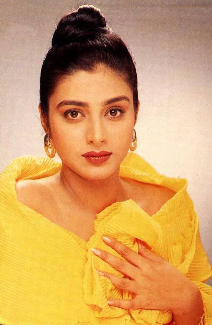 तीन दशक से भी ज्यादा समय से बॉलीवुड में एक्टिव रहने के बावजूद तब्बू आज भी उतनी ही खूबसूरत नजर आती हैं. 80 के दशक में फिल्म इंडस्ट्री में कदम रखने वाली तब्बू अब 50 साल से ज्यादा की हो चुकी हैं, लेकिन उन्होंने अभी तक शादी नहीं की है.