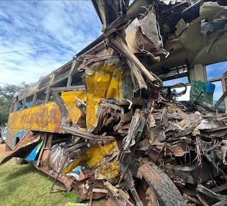 યુગાન્ડામાં ભયાનક માર્ગ અકસ્માત: કમ્પાલા-ગુલુ હાઇવે પર બસ અને લારી વચ્ચેની ટક્કરમાં 63 લોકોના કરુણ મોત, જુઓ Video