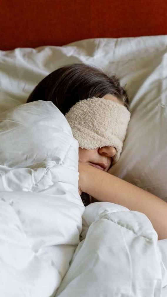 నిద్రపోయేటప్పుడు లోదుస్తులు వేసుకూకూడదు ఎందుకో తెలుసా ?