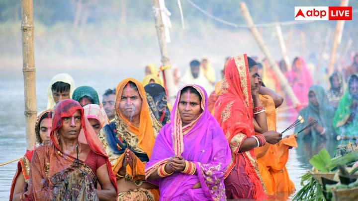लेकिन क्या आप जानते हैं कि छठ पूजा में हर कोई फल नहीं चढ़ाया जाता है. इसमें कुछ खास फल ही चढ़ाए जाते हैं. साथ ही, इस बात का बेहद ख्याल रखना होता है कि पूजा में इस्तेमाल हो रहे फल कैसे है.