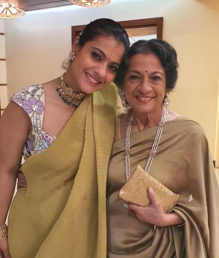 In this picture Tanuja is looking very beautiful in saree. This style of his is making him special too.