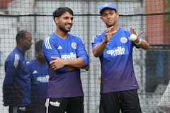 IND vs AUS: জয়ের সরণিতে ফেরাই লক্ষ্য, গম্ভীরের কড়া নজরদারিতে অ্য়াডিলেডে অনুশীলন রোহিত, বিরাটদের