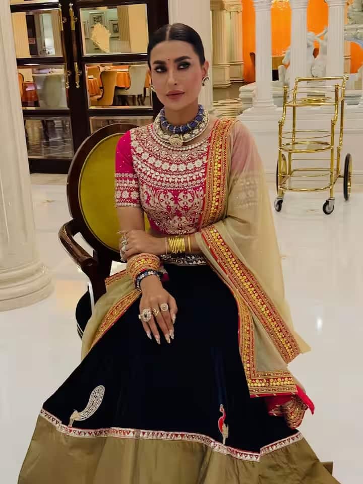 फोटो में दोनों का चेहरा तो नहीं दिख रहा है, लेकिन पवित्रा ने अपने बॉयफ्रेंड का नाम नहीं बताया है। वह उन्हें एनएस कहकर बुलाती हैं। फोटो शेयर करते हुए पवित्रा ने लिखा,