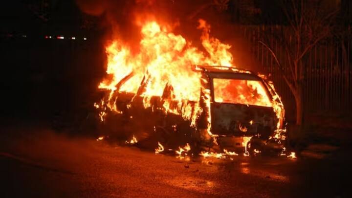 यानी अगर किसी जलते पटाखे से गाड़ी में आग लगती है. तो इंश्योरेंस कंपनी उसकी मरम्मत या रिप्लेसमेंट का खर्च दे सकती है. बशर्ते आपने सभी नियम पूरे किए हों. वहीं अगर आपके पास केवल थर्ड पार्टी इंश्योरेंस है. तो दिवाली पर गाड़ी को हुए निजी नुकसान का कोई क्लेम नहीं मिलेगा.