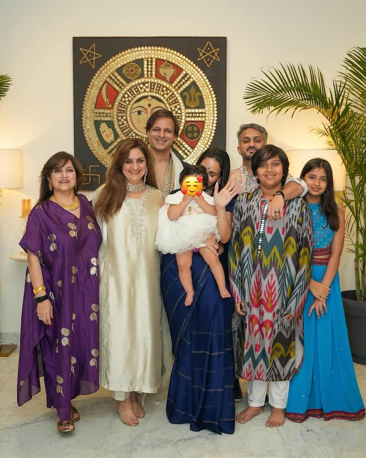 On the occasion of Diwali, Vivek Oberoi organized a puja and celebration at his home, in which his close friend R. Madhavan attended with his wife. This meeting of both the families is much discussed on social media.