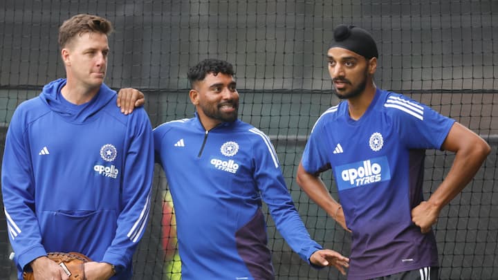 मोहम्मद सिराज और अर्शदीप सिंह के टीम के दो सबसे अनुभवी तेज गेंदबाजों के रूप में प्लेइंग इलेवन का हिस्सा होने की उम्मीद है।