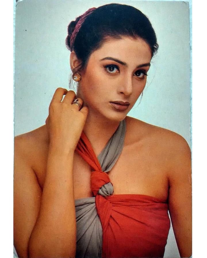 तब्बू ने अपने करियर की शुरुआत साल 1982 में फिल्म 'बाजार' से चाइल्ड आर्टिस्ट के रूप में की थी, लेकिन इस फिल्म से उन्हें खास पहचान नहीं मिली.