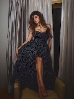 पलक तिवारी की 10 ग्लैमरस तस्वीरें, ऑफ शोल्डर गाउन में फ्लॉन्ट किया पोस्ट दिवाली लुक