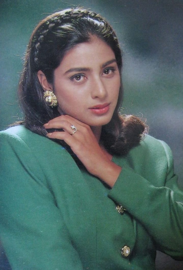 उन्होंने सलमान खान की फिल्म 'बीवी नंबर 1' के लिए बेस्ट सपोर्टिंग एक्ट्रेस का अवॉर्ड भी जीता.