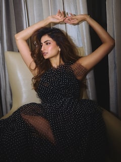 पलक तिवारी की 10 ग्लैमरस तस्वीरें, ऑफ शोल्डर गाउन में फ्लॉन्ट किया पोस्ट दिवाली लुक