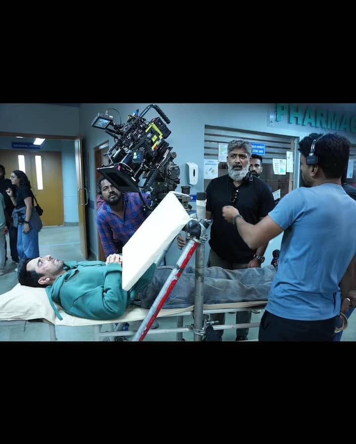 Let us tell you that the latest horror-comedy film of Maddock Universe has now been released on screen and it is being liked a lot. According to the report of Saknilk, 'Thama' has earned a bumper amount of Rs 24 crore on the first day.