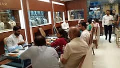 Gold: 18 క్యారెట్ల ఆభరణాలను 22 క్యారెట్లుగా చెప్పి అమ్ముతున్న బంగారం వ్యాపారులు, మోసాన్ని గుర్తించేదెలా?