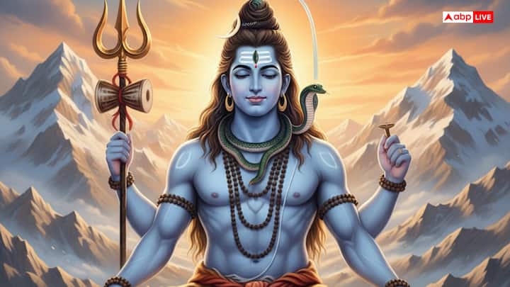 पिता सूर्यदेव के कहने पर शनिदेव को बचपन में एक बार सबक सिखाने के लिए शिवजी ने उन पर प्रहार किया था. शनिदेव इससे बेहोश हो गए तो पिता के विनती करने पर शिवजी ने वापस उन्‍हें सही किया. तब से मान्‍यता है कि शनिदेव शिवजी को अपना गुरु मानकर उनसे डरते  हैं.