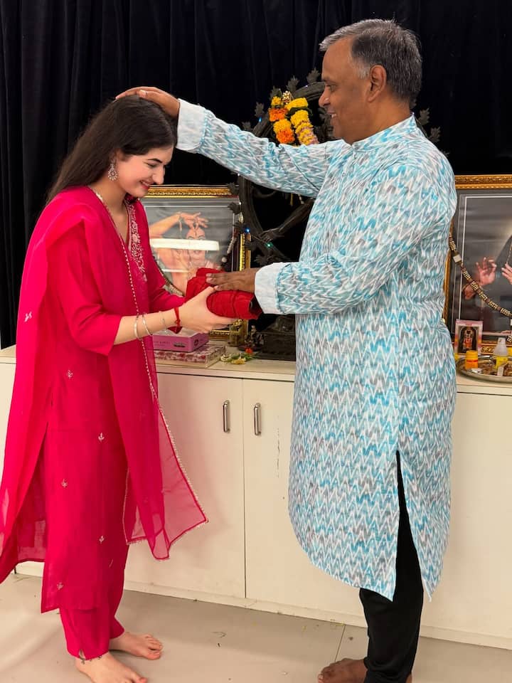 बजरंगी भाईजान की मुन्नी यानी हर्षाली मल्होत्रा बड़ी हो चुकी हैं मगर उनकी मासूमियत अभी भी वैसी ही है.