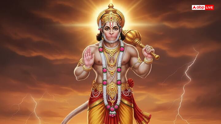 माना जाता है कि शनिदेव पवनपुत्र हनुमान जी से भी बहुत डरते हैं. इसलिए ऐसा कहा जाता है कि हनुमान जी के दर्शन और उनकी भक्ति करने से शनि के सभी दोष समाप्‍त हो जाते हैं. जो लोग हनुमान जी की नियमित रूप से पूजा करते हैं, उन पर शनि की ग्रहदशा का खास प्रभाव नहीं पड़ता है.