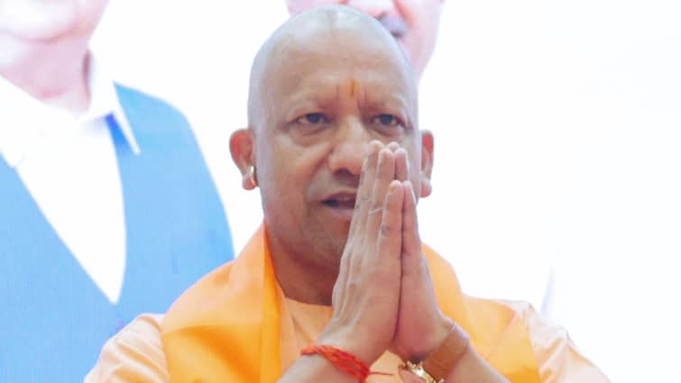 <div>'Rs 25,000 Cr Earned Via Halal Certification, Misused': Yogi Defends Halal Ban, Ends Eid Milan At CM House</div>