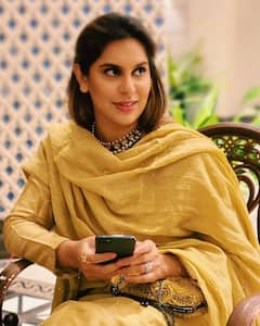 राम चरण की वाइफ की 8 तस्वीरें: 36 साल की उम्र में भी बला की खूबसूरत दिखती हैं उपासना, देखें मॉम टू बी के गॉर्जियस लुक