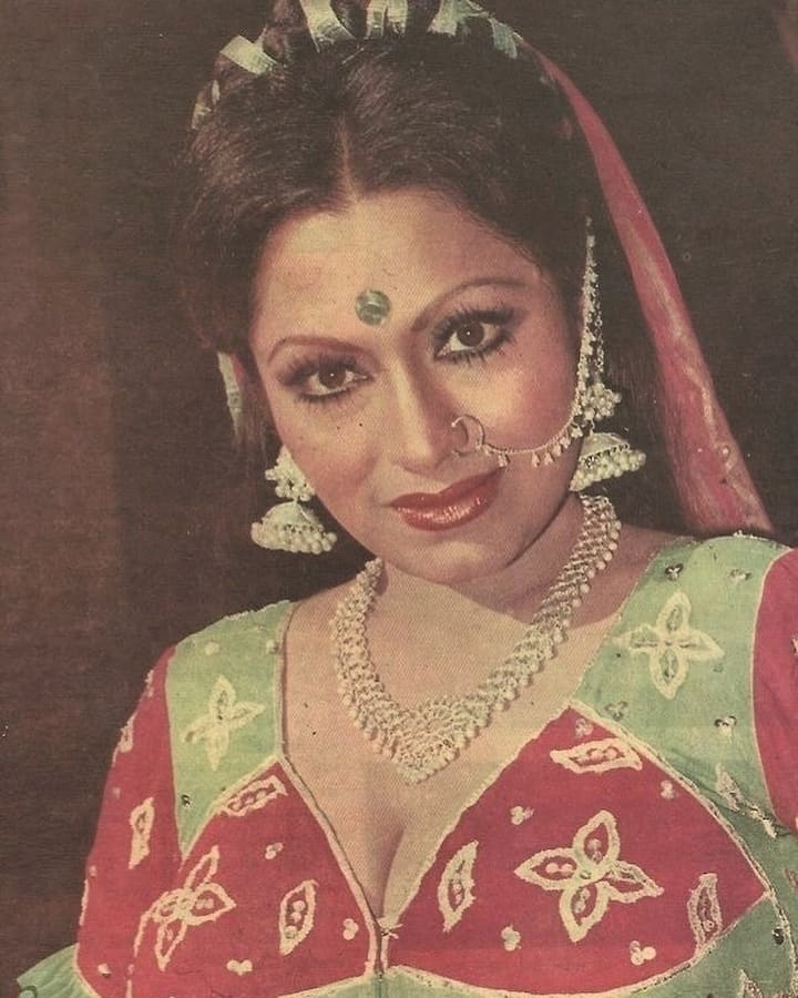 बिंदू बचपन से ही एक्टिंग की शौकीन थी. फिर जब एक्ट्रेस के पिता का निधन हुआ तो उन्होंने घर का खर्चा चलाने के लिए फिल्मों में कदम रखा.