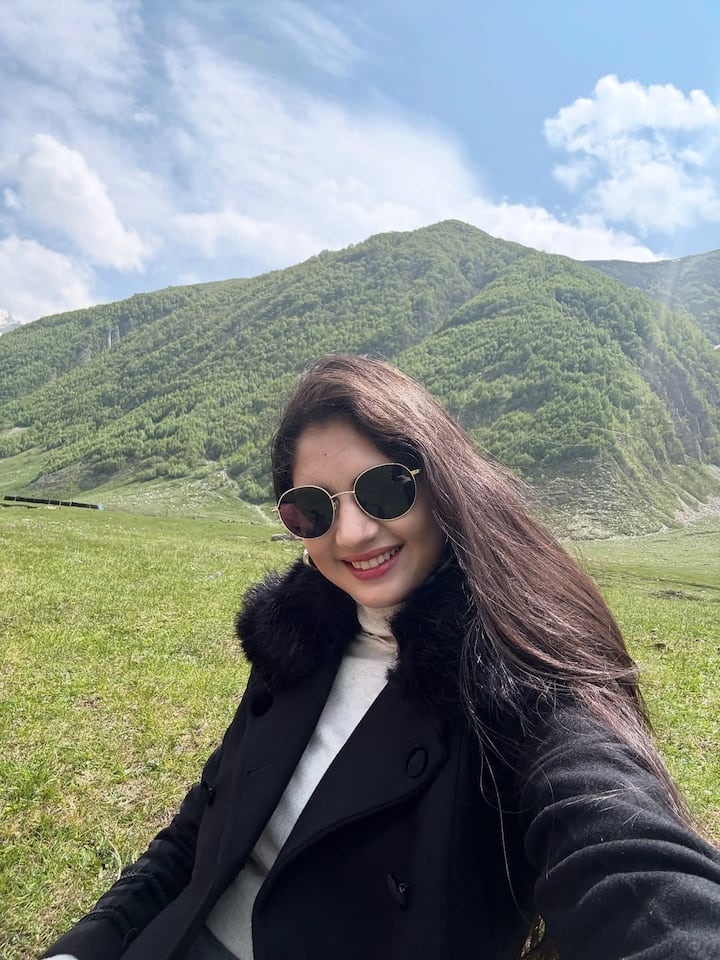 हर्षाली सोशल मीडिया पर काफी एक्टिव रहती हैं और आए दिन अपनी डांस वीडियो सोशल मीडिया पर शेयर भी करती रहती हैं.