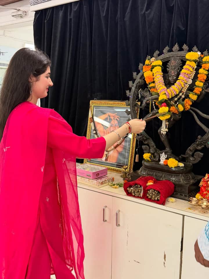 हर्षाली ने लिखा- कथक के चार साल -चोटिल पैर की उंगलियां, भूले हुए कदम, और ऐसे पल जिन्होंने चुपचाप मुझे बनाया. इसके बाद भी हर्षाली ने काफी कुछ लिखा.