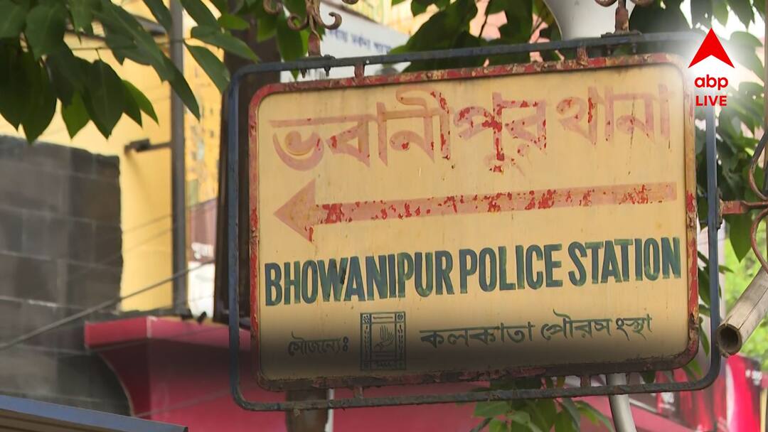 Bhawanipur Woman 'attacked' on Kali Puja night for protesting against noise 'ধোঁয়ায় দম আটকে আসছিল, আমাকে ধরে এমন মারল', শব্দবাজির প্রতিবাদে ভবানীপুরে আক্রান্ত প্রৌঢ়া!