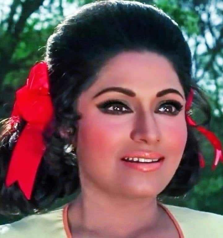 अब बिंदू रिएलिटी शोज में बतौर गेस्ट नजर आती हैं. जहां वो अपनी लाइफ के दिलचस्प किस्से फैंस के साथ शेयर करती रहती हैं.