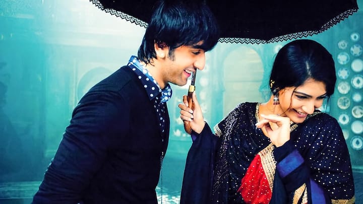 Saawariya - The name of Ranbir Kapoor's first film 'Saawariya' is also included in this list. It was released on Diwali of 2007. According to reports, the film had earned only Rs 20.92 crore at the box office.