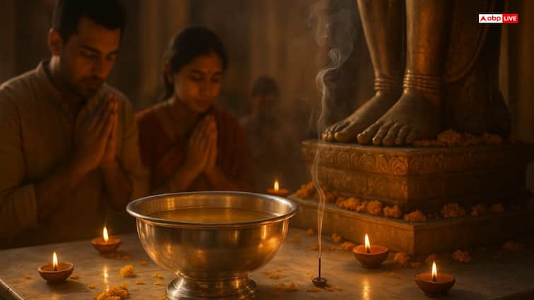 Charnamrit: भगवान के चरणों का अमृत, जानिए चरणामृत के पीछे का रहस्यमय विज्ञान और आस्था