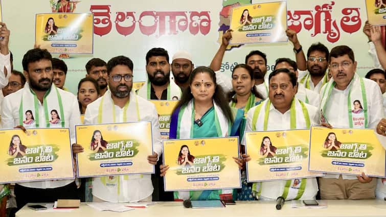 <div>Kavitha's 'Jagruthi Janam Bata' Yatra Begins Tomorrow: The Story Behind 4-Month-Long 'Comeback' Trail Across Telangana</div>