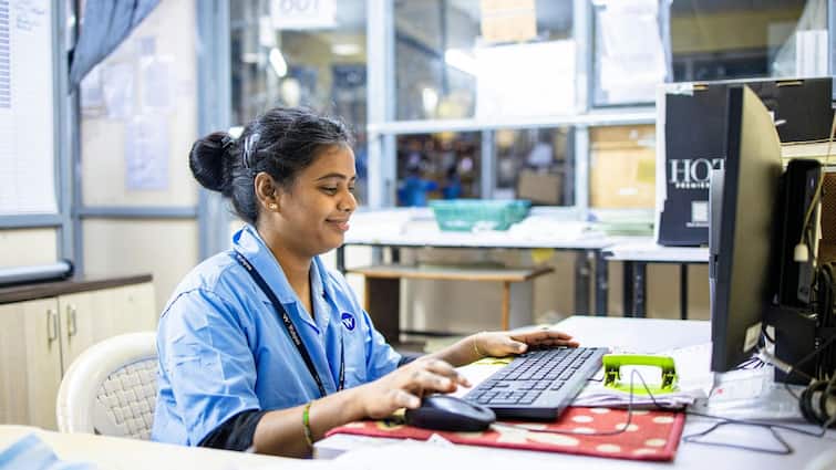 Women In Delhi Can Now Work Night Shifts At Shops: Check New Safety Guidelines