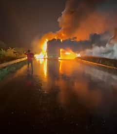 Andhra Pradesh Bus Fire: करनूलमध्ये खासगी बसला भीषण आग; 12 जणांचा मृत्यू, मोटरसायकलने धडक दिली अन्... PHOTO